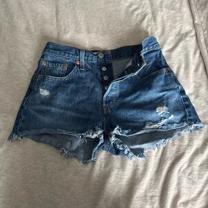 High Waist Levi’s Jean Shorts W25
